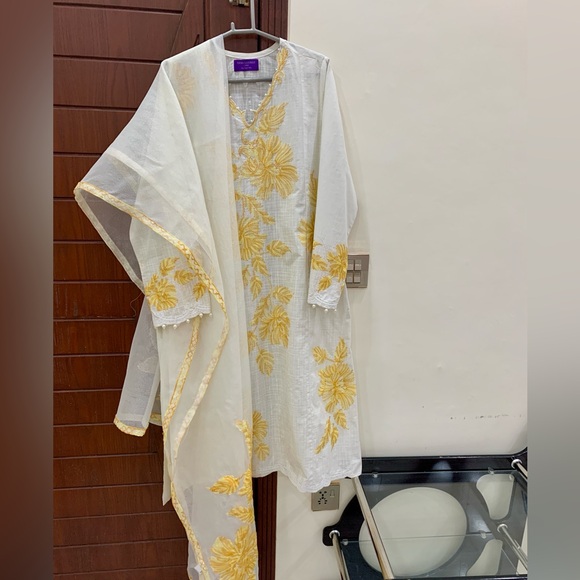 SANA SAFINAZ White and Yellow Embroidered Dress - Picture 4 of 14